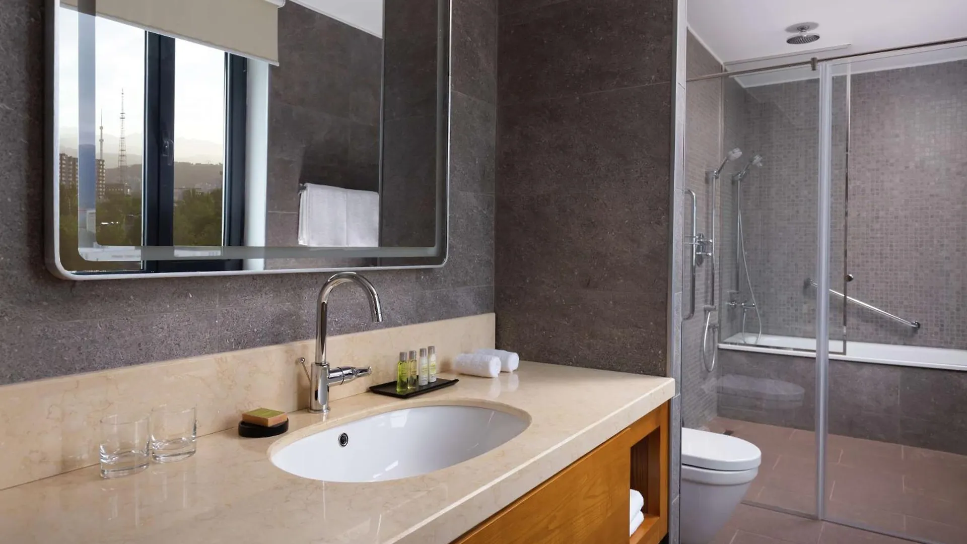 Doubletree By Hilton Almaty Ξενοδοχείο